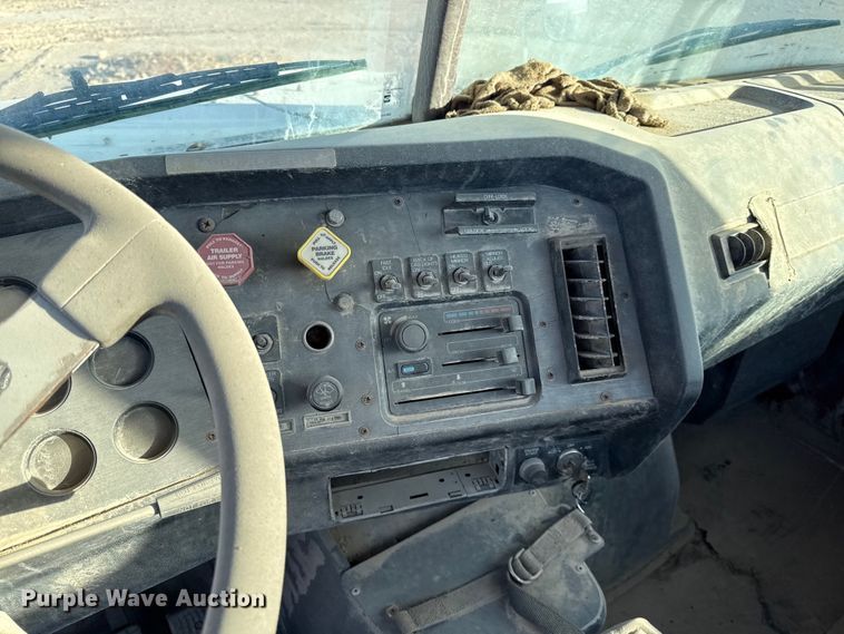 image for item EV7612 1991 White GMC semi truck