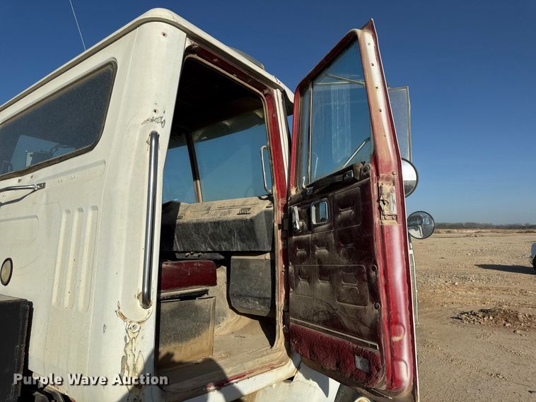 image for item EV7612 1991 White GMC semi truck