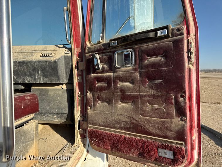 image for item EV7612 1991 White GMC semi truck