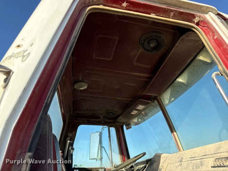 image for item EV7612 1991 White GMC semi truck