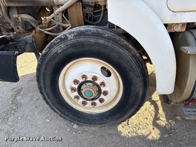 image for item EV7612 1991 White GMC semi truck