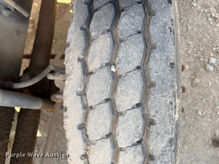 image for item EV7612 1991 White GMC semi truck