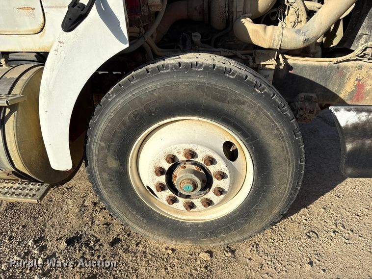 image for item EV7612 1991 White GMC semi truck