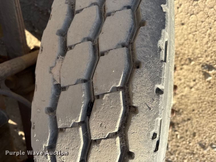 image for item EV7612 1991 White GMC semi truck