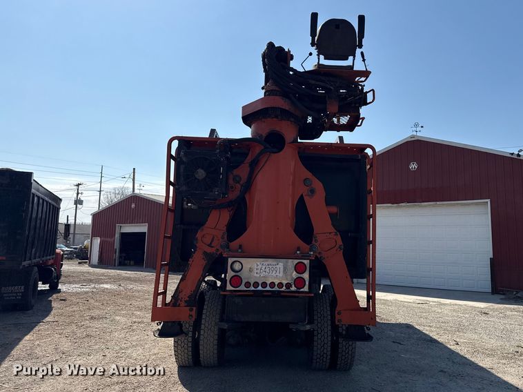 image for item EV7644 2005 International 7400 grapple crane truck