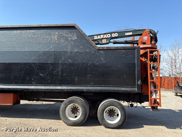 image for item EV7644 2005 International 7400 grapple crane truck