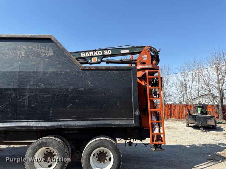 image for item EV7644 2005 International 7400 grapple crane truck