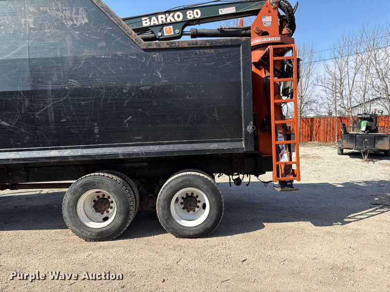 image for item EV7644 2005 International 7400 grapple crane truck