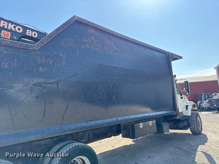 image for item EV7644 2005 International 7400 grapple crane truck