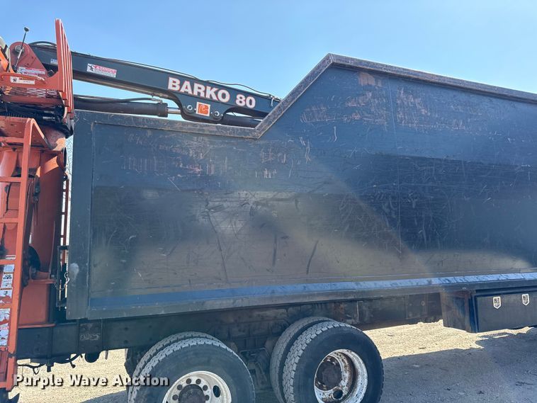 image for item EV7644 2005 International 7400 grapple crane truck