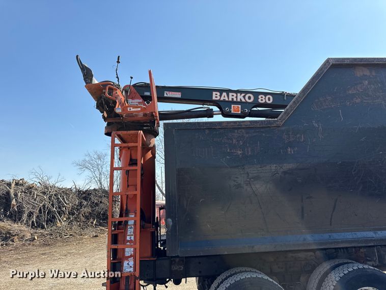 image for item EV7644 2005 International 7400 grapple crane truck