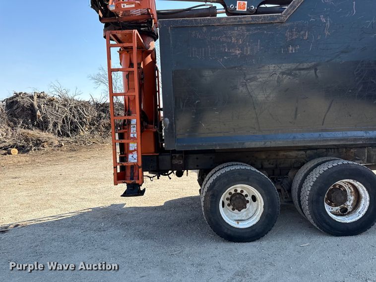 image for item EV7644 2005 International 7400 grapple crane truck