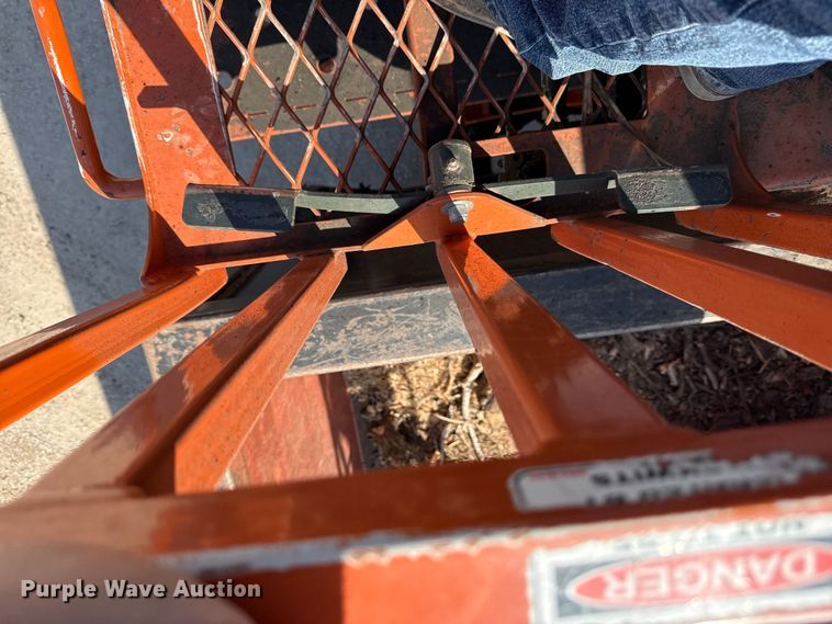 image for item EV7644 2005 International 7400 grapple crane truck