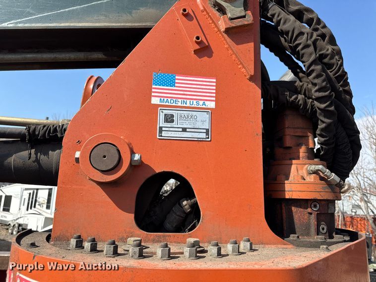 image for item EV7644 2005 International 7400 grapple crane truck