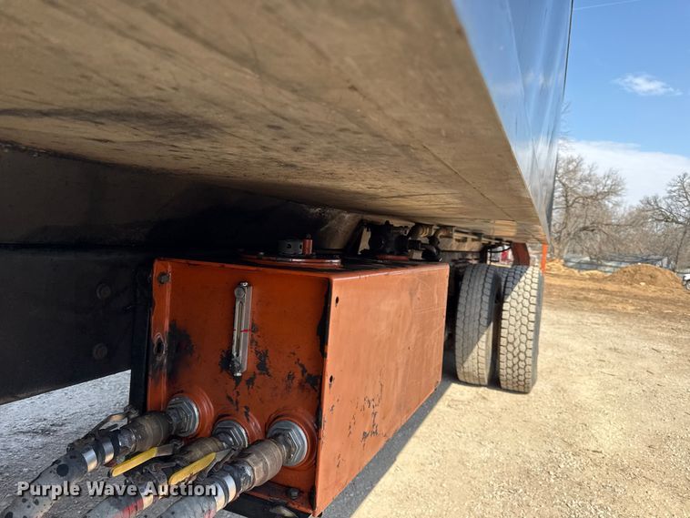 image for item EV7644 2005 International 7400 grapple crane truck