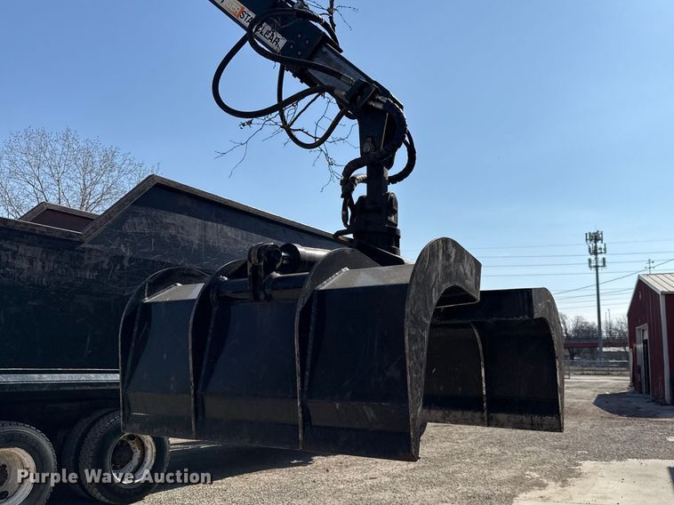 image for item EV7644 2005 International 7400 grapple crane truck