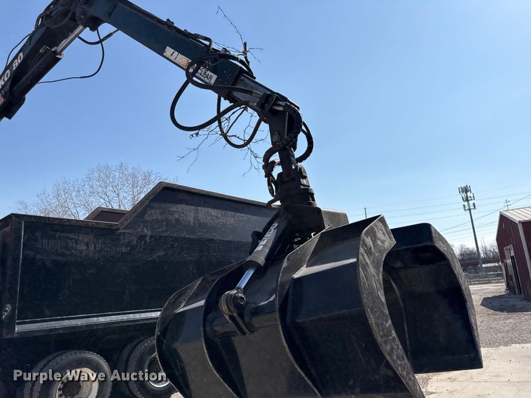 image for item EV7644 2005 International 7400 grapple crane truck