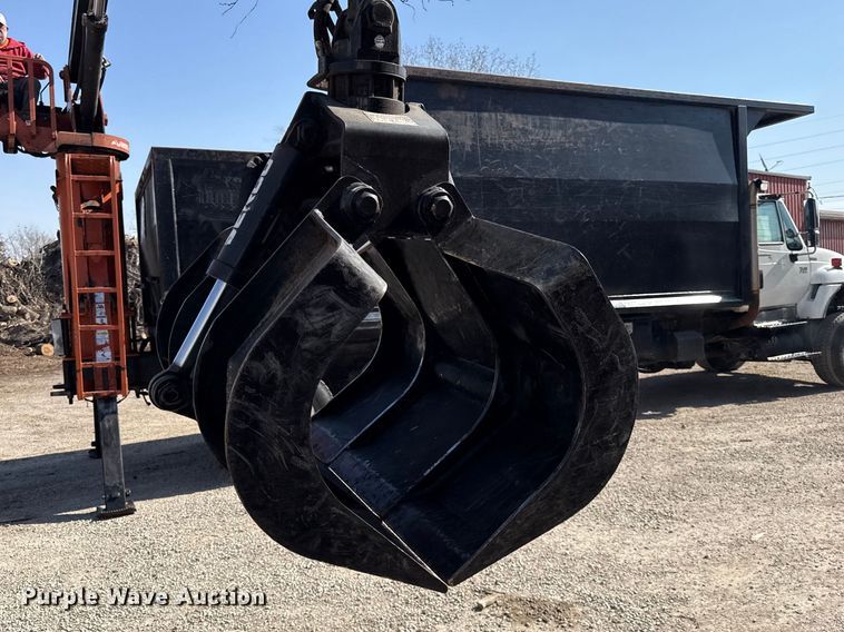 image for item EV7644 2005 International 7400 grapple crane truck