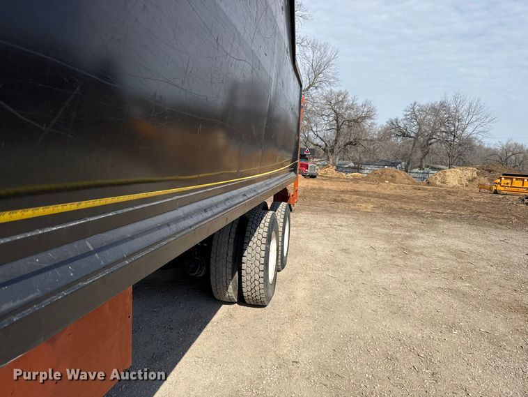 image for item EV7644 2005 International 7400 grapple crane truck