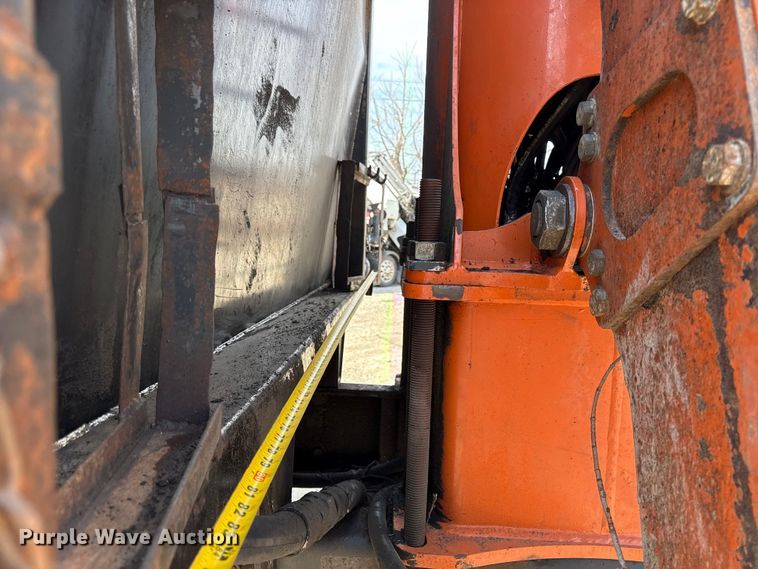 image for item EV7644 2005 International 7400 grapple crane truck