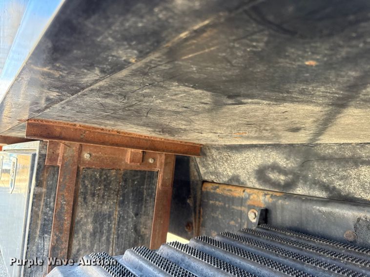 image for item EV7644 2005 International 7400 grapple crane truck