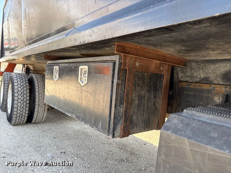 image for item EV7644 2005 International 7400 grapple crane truck