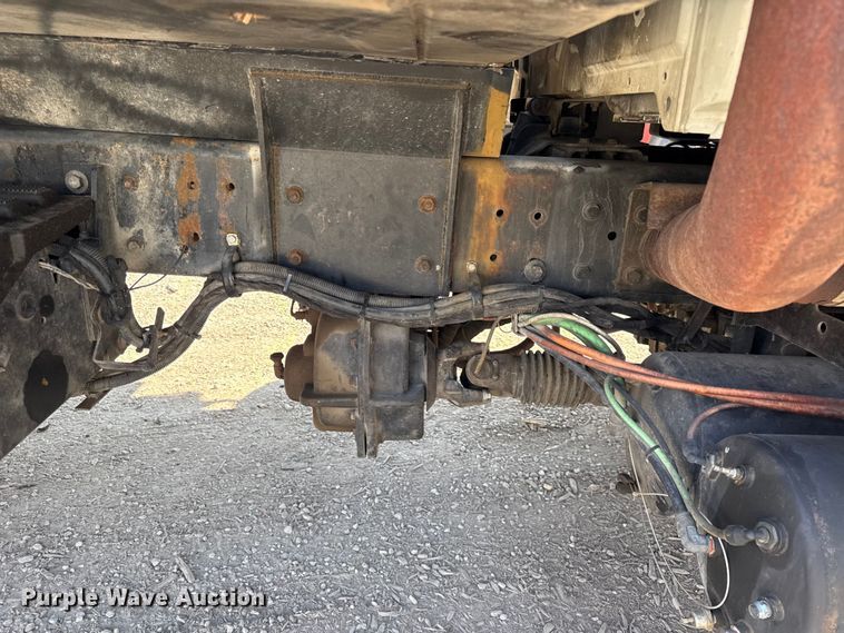 image for item EV7644 2005 International 7400 grapple crane truck