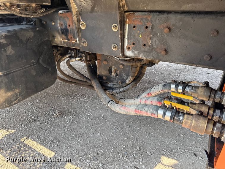 image for item EV7644 2005 International 7400 grapple crane truck