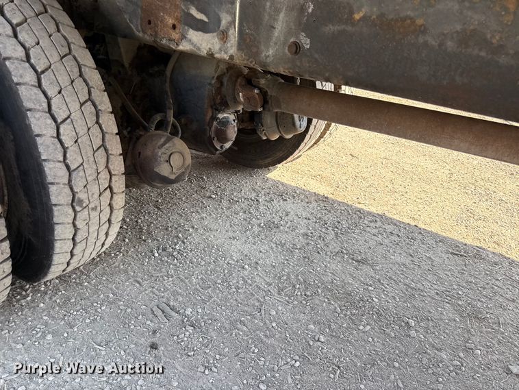 image for item EV7644 2005 International 7400 grapple crane truck