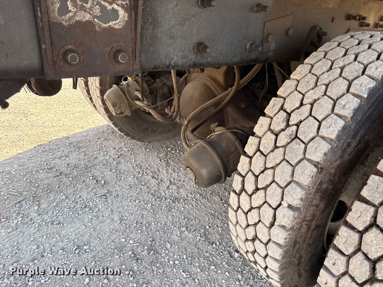 image for item EV7644 2005 International 7400 grapple crane truck