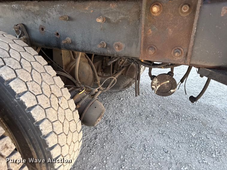 image for item EV7644 2005 International 7400 grapple crane truck