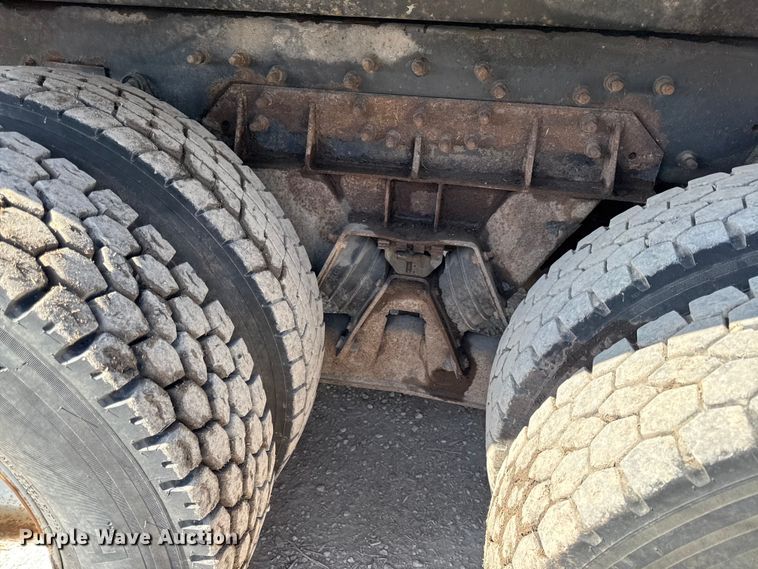 image for item EV7644 2005 International 7400 grapple crane truck