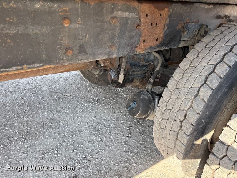 image for item EV7644 2005 International 7400 grapple crane truck