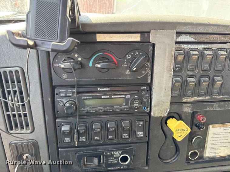 image for item EV7644 2005 International 7400 grapple crane truck