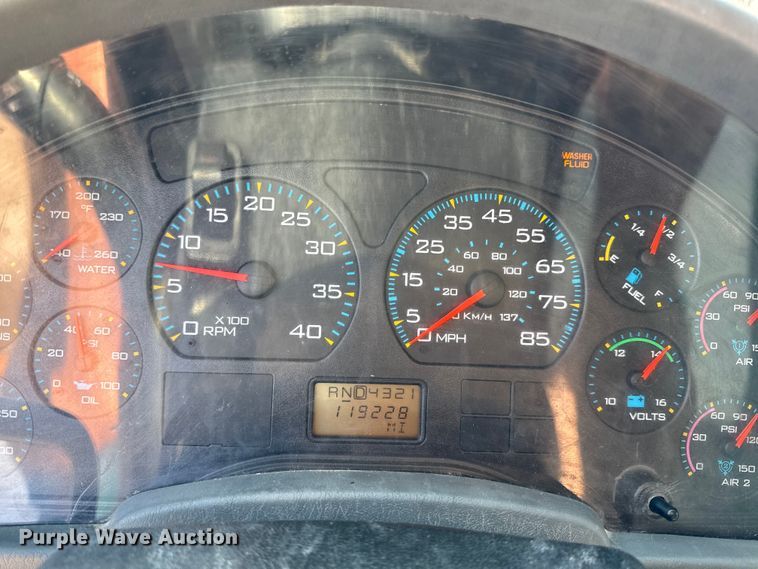 image for item EV7644 2005 International 7400 grapple crane truck