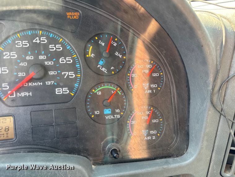 image for item EV7644 2005 International 7400 grapple crane truck