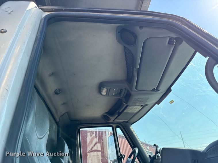 image for item EV7644 2005 International 7400 grapple crane truck