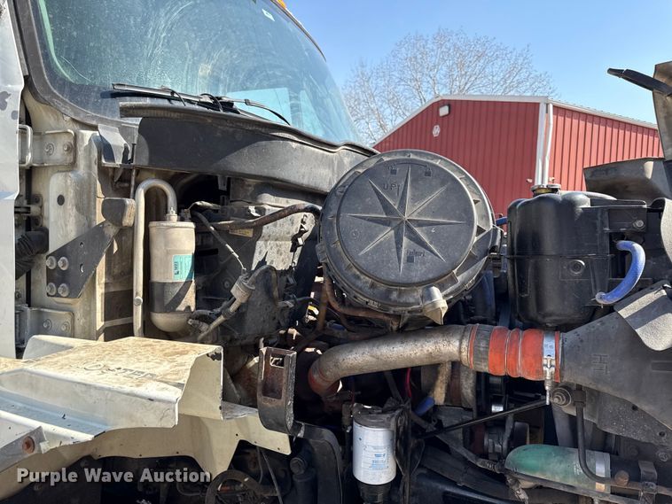 image for item EV7644 2005 International 7400 grapple crane truck