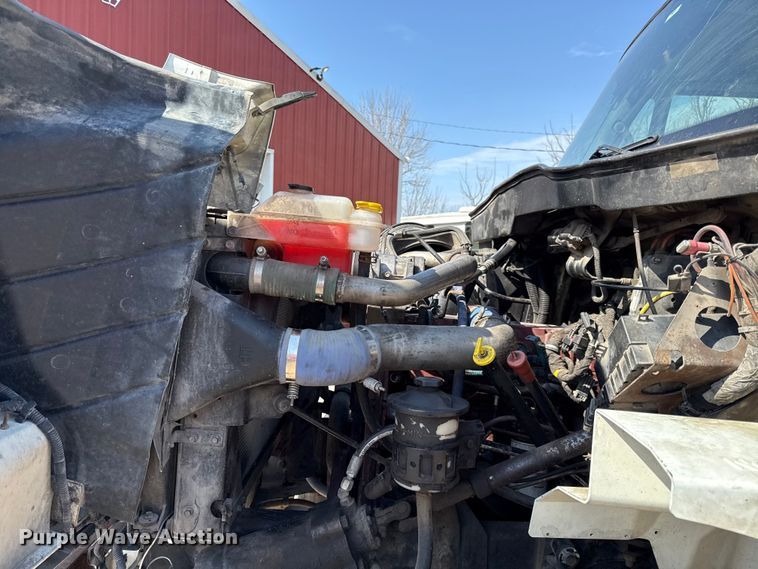 image for item EV7644 2005 International 7400 grapple crane truck