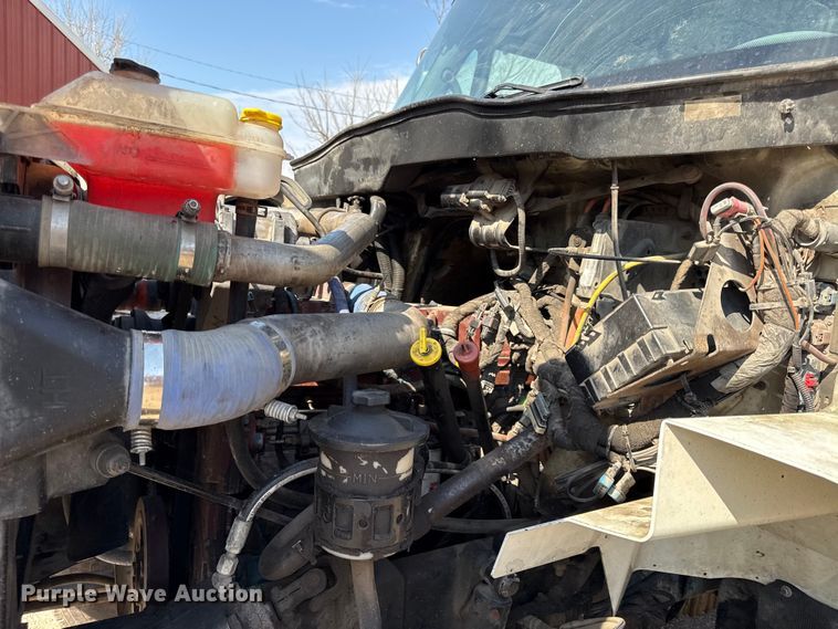 image for item EV7644 2005 International 7400 grapple crane truck