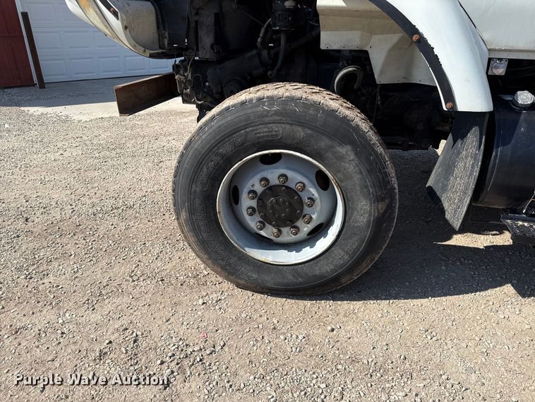 image for item EV7644 2005 International 7400 grapple crane truck