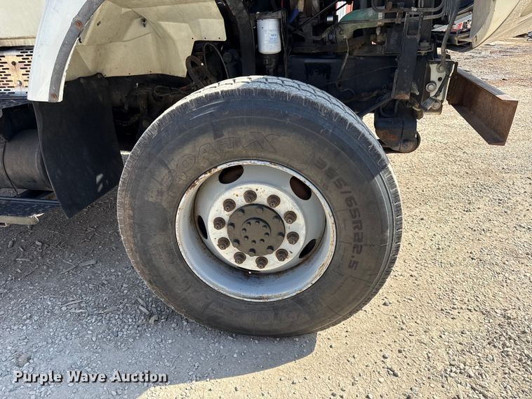 image for item EV7644 2005 International 7400 grapple crane truck