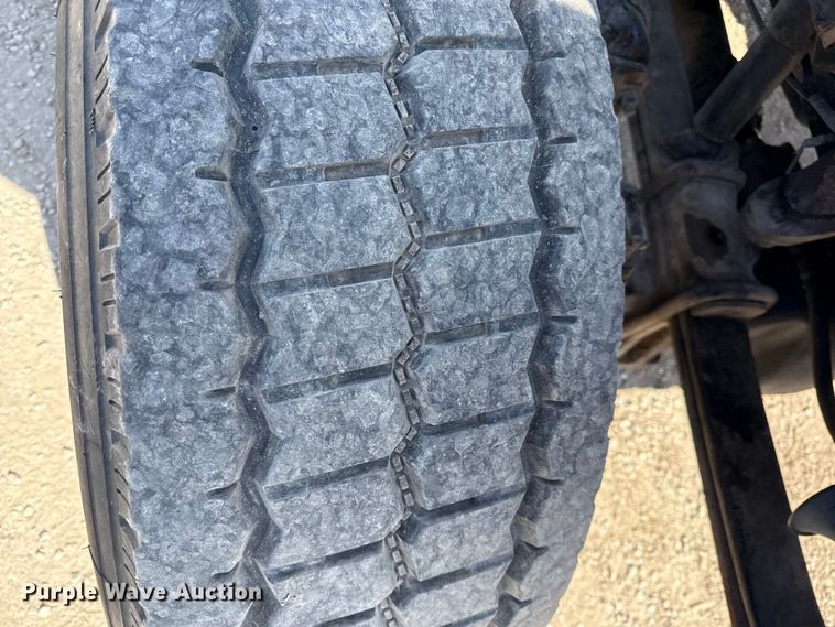 image for item EV7644 2005 International 7400 grapple crane truck