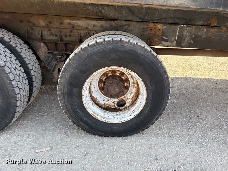 image for item EV7644 2005 International 7400 grapple crane truck