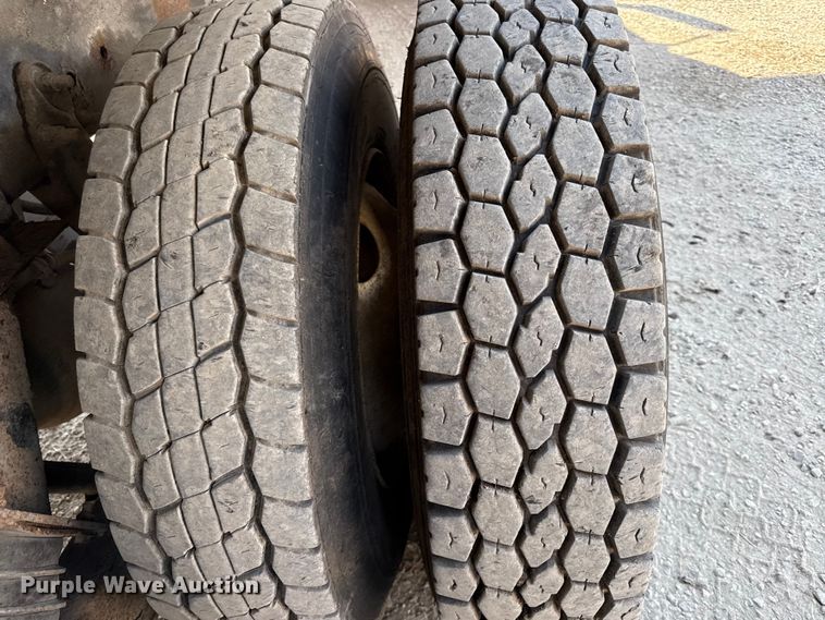 image for item EV7644 2005 International 7400 grapple crane truck