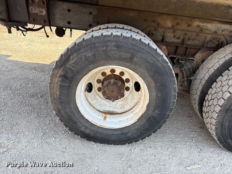 image for item EV7644 2005 International 7400 grapple crane truck