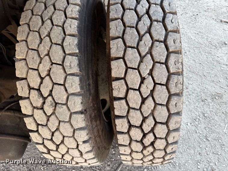 image for item EV7644 2005 International 7400 grapple crane truck