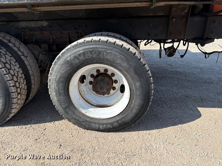 image for item EV7644 2005 International 7400 grapple crane truck