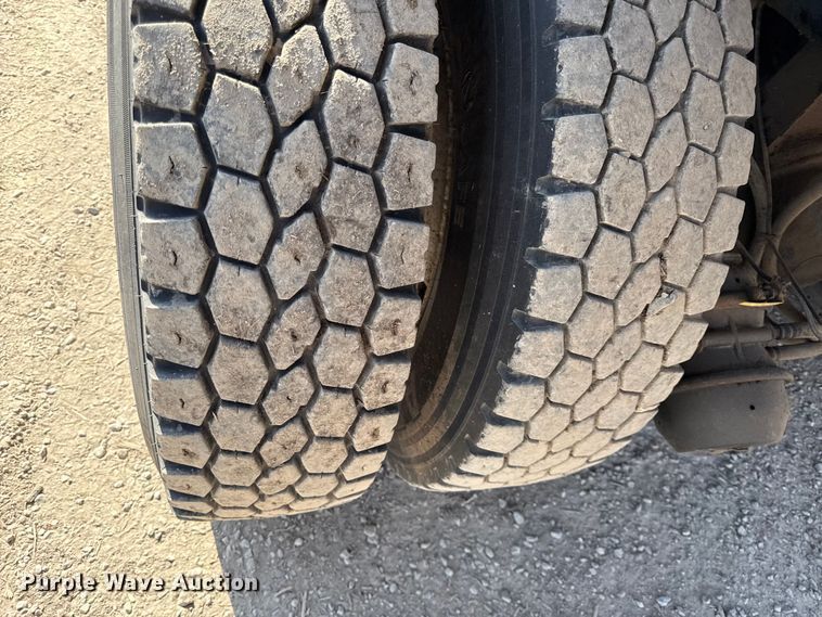 image for item EV7644 2005 International 7400 grapple crane truck