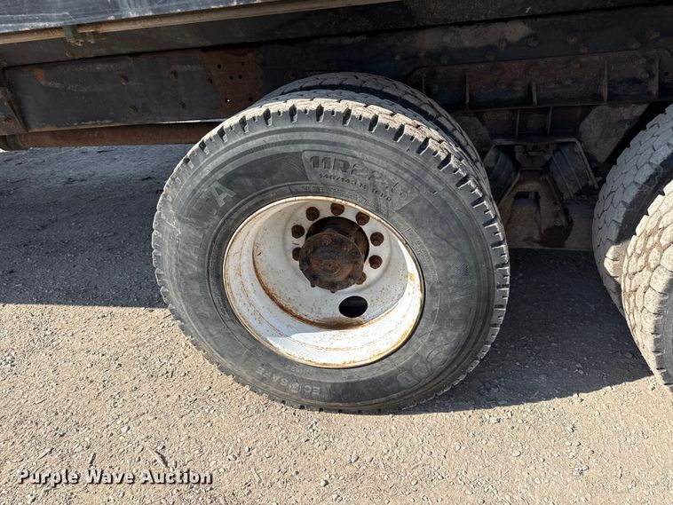 image for item EV7644 2005 International 7400 grapple crane truck